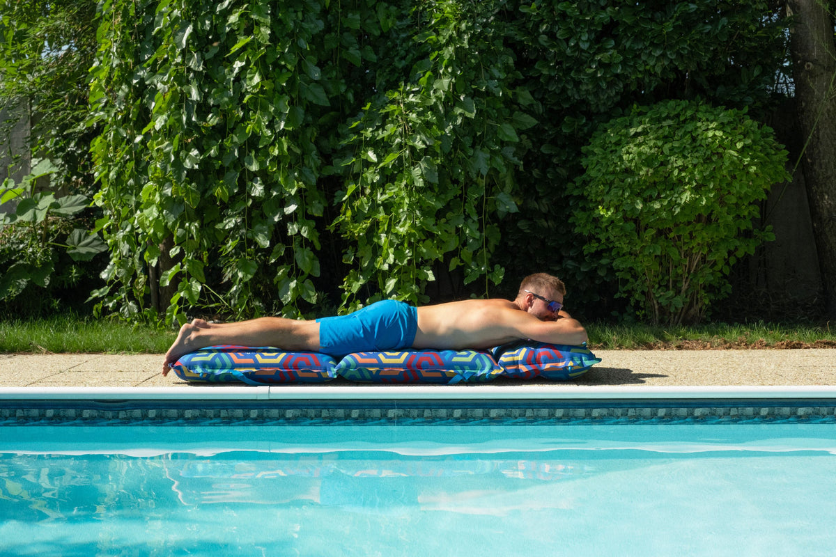 AUFBLASBARES BETT AIRGO | Sechseckmuster | Blau mood